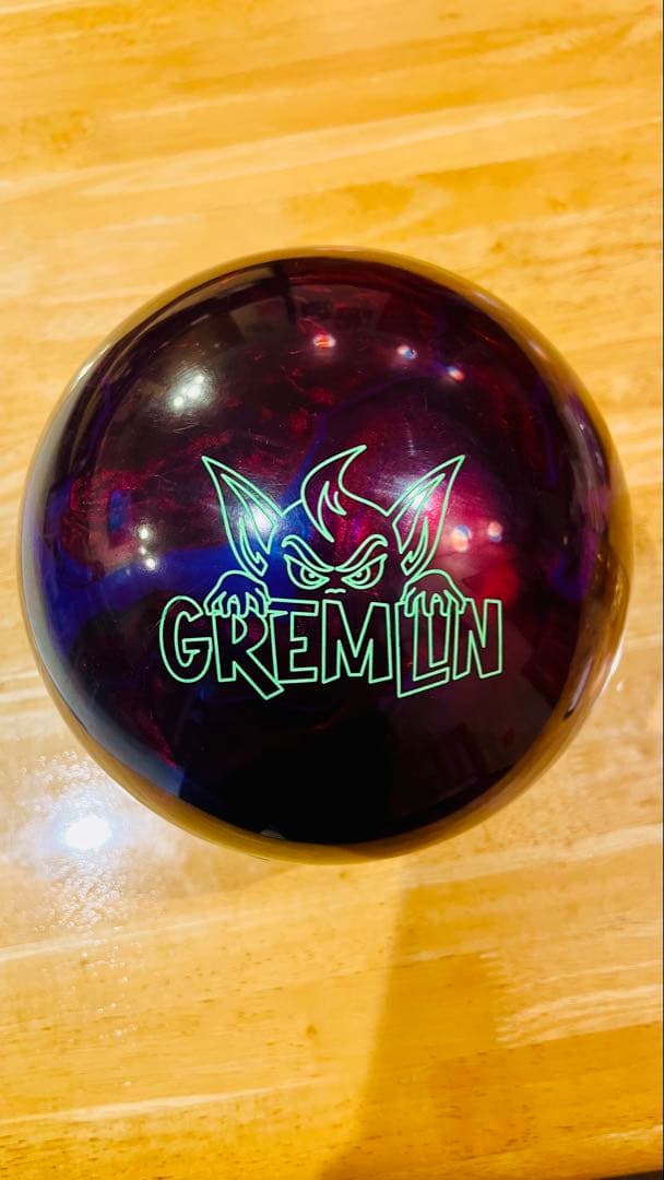 く*そ様 GREMLIN ボウリングボール 15LB