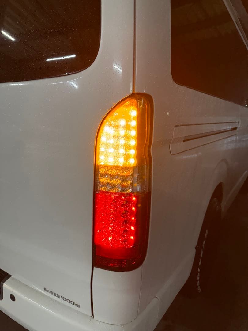 200系ハイエースレトロ風テールランプ