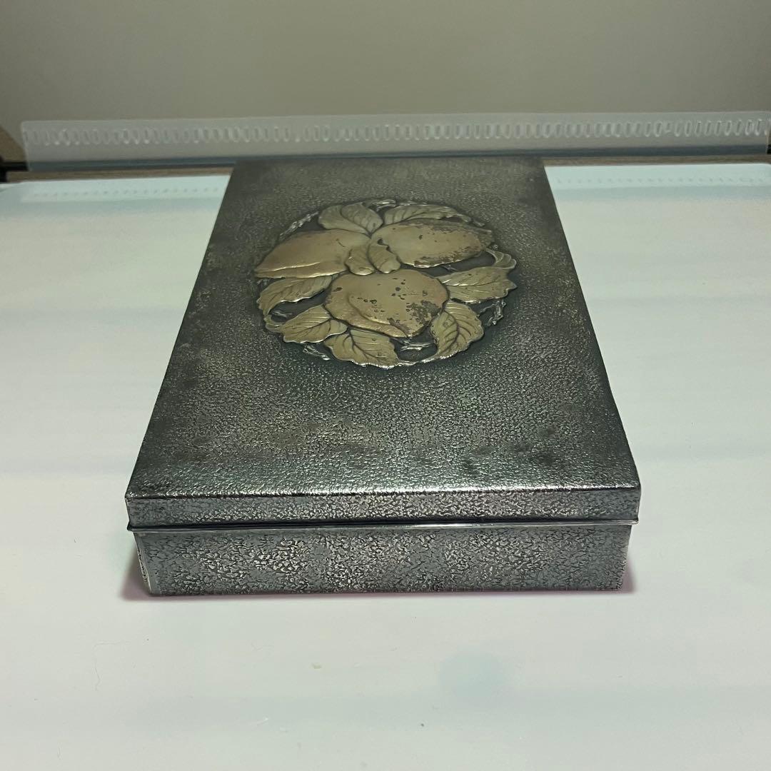 純銀宮本製 小物入れ 文箱 三桃の柄 306g