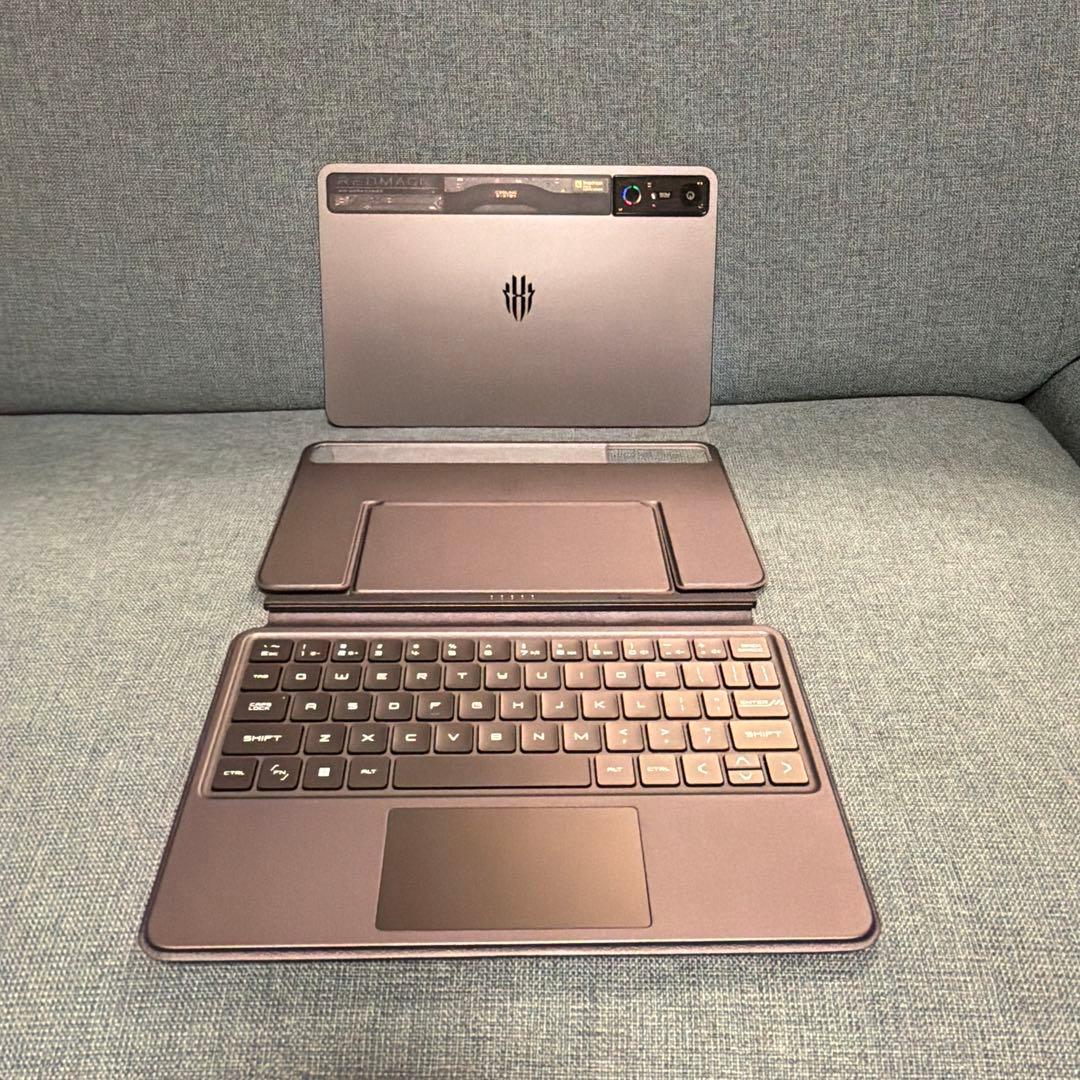 REDMAGIC Nova冷却ファン付ゲーミングタブレットNP03Jキーボード付