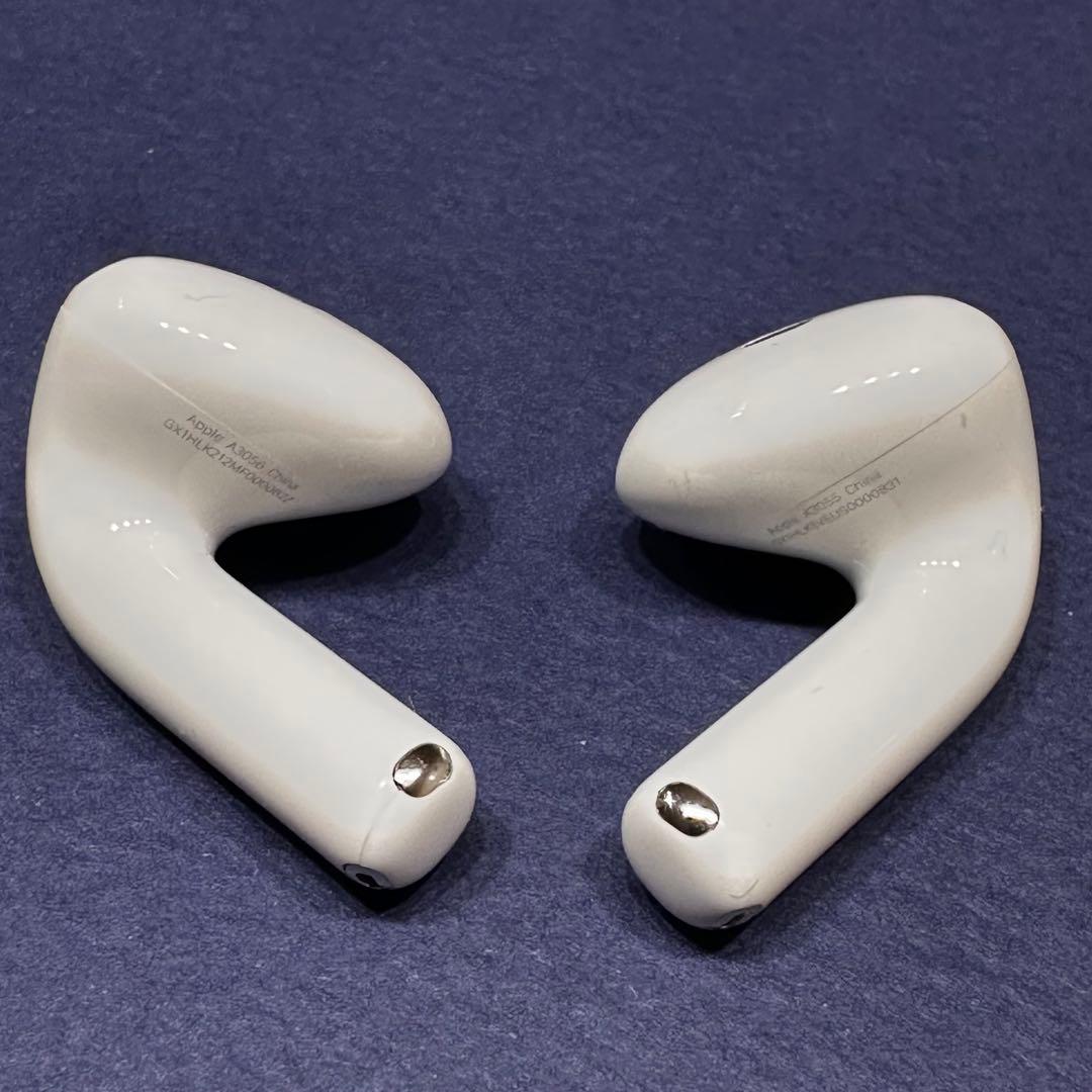 AirPods4 : アクティブノイズキャンセリング搭載モデル