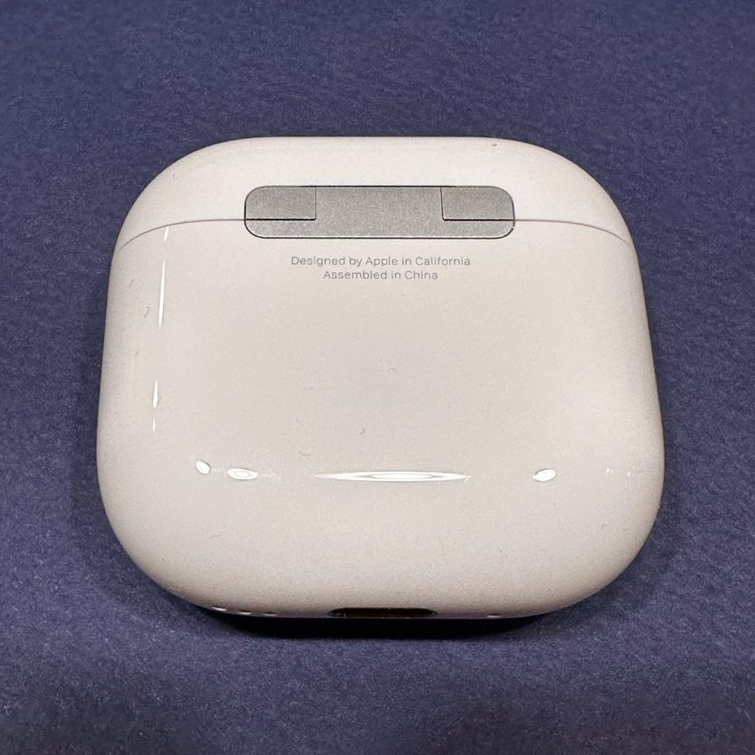 AirPods4 : アクティブノイズキャンセリング搭載モデル