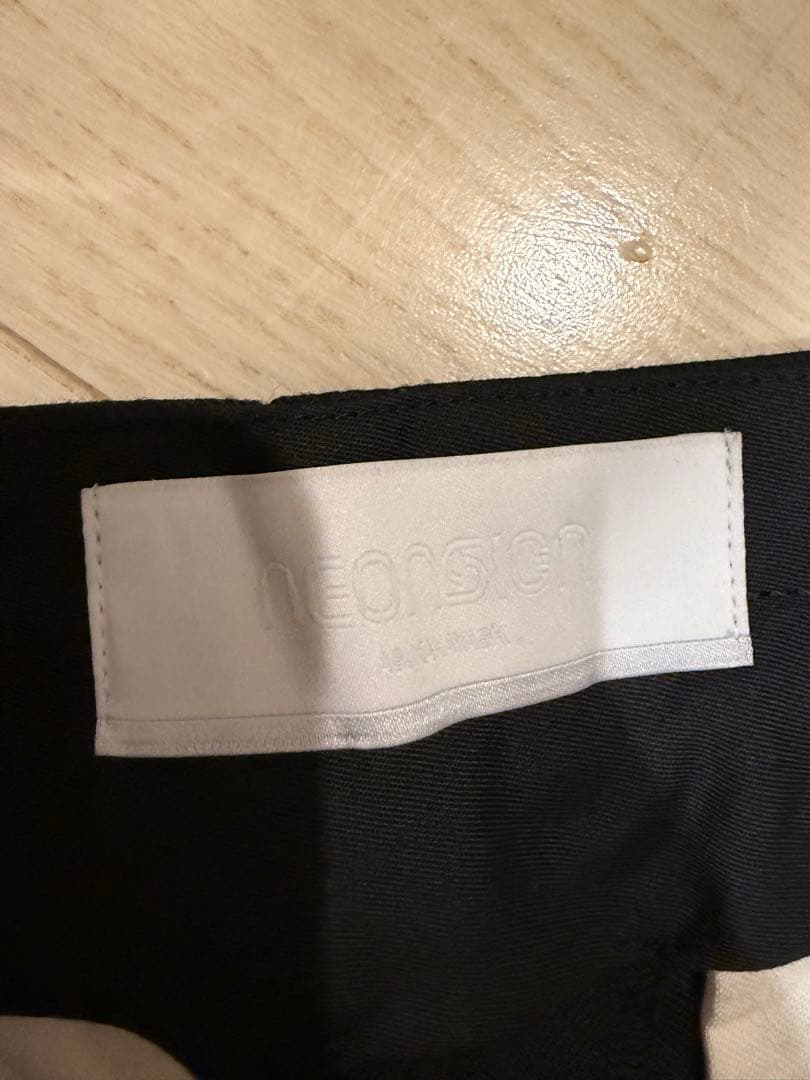 パンツ NEONSIGN Anatomic straight slacks BLACK