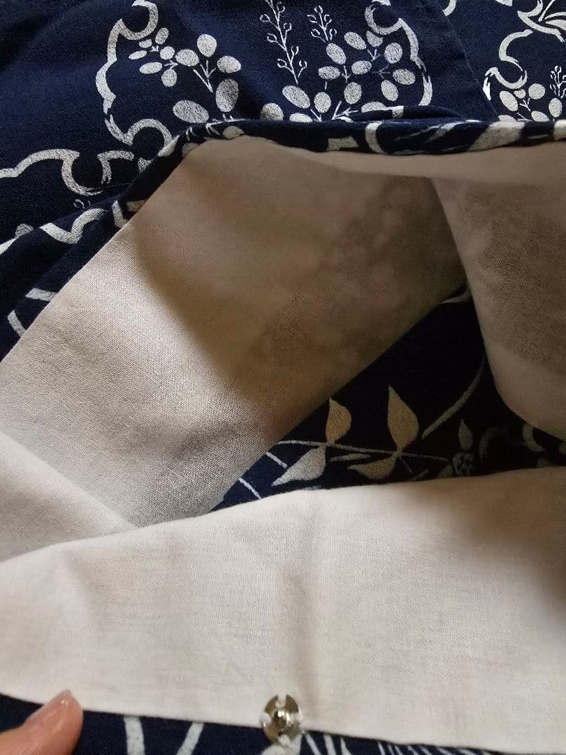 ブヒブヒ犬様。日本橋竺仙 華やかな綿縮 秋草に雪輪 広襟