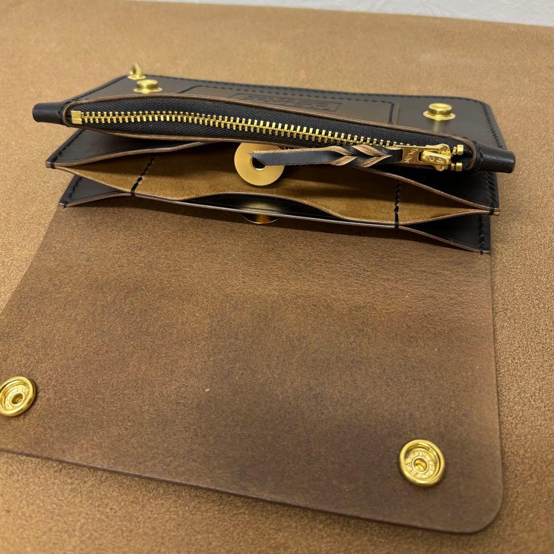 ホースバット　トラッカーウォレット　黒　茶心　3層　タロン　MARYAM