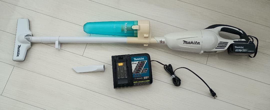 【中古】マキタ CL181FD 充電式クリーナーとサイクロンアタッチメント