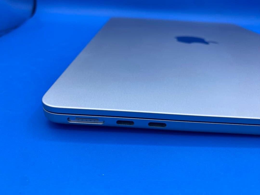 MacBook Air M2 13.6インチ シルバー