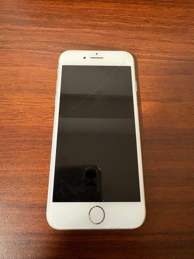 Apple iPhone 8 64GBシルバー本体