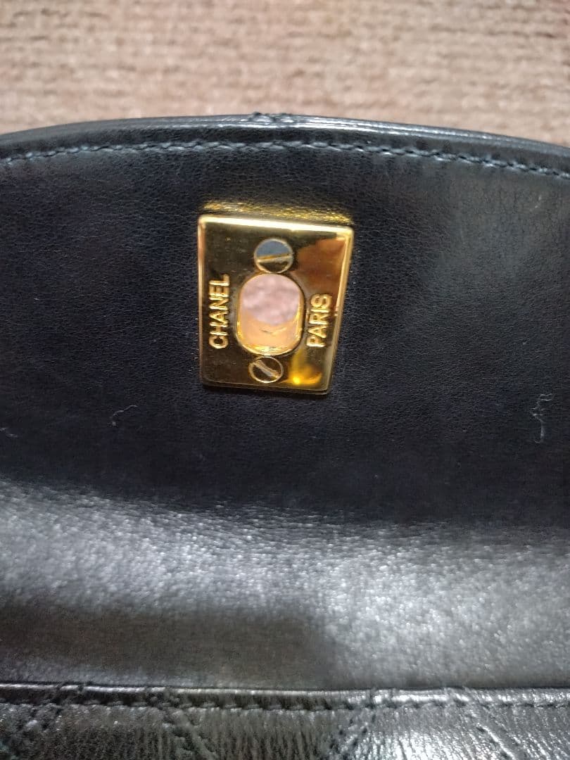 CHANEL ブラックレザー ボディバッグ