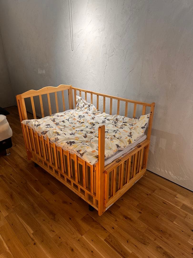2回のみ使用　大和屋フラルＷオープンすのこベビーベッド　布団、マット付き