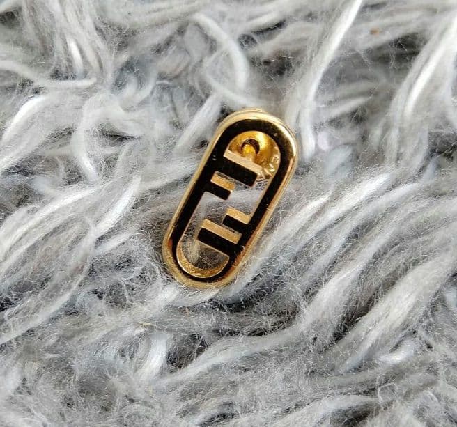 【美品】FENDI ピアス オーロック メッキ ゴールド 片耳