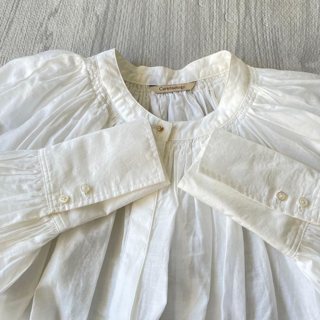 カレンソロジー　ギャザーボリュームブラウス　ボリュームスリーブ　白