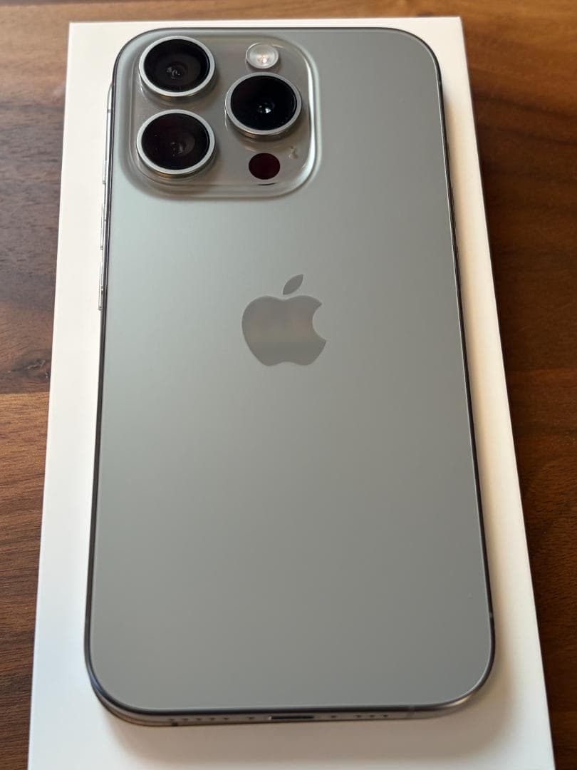 美品 iPhone 15 Pro 256GB ナチュラルチタニウム