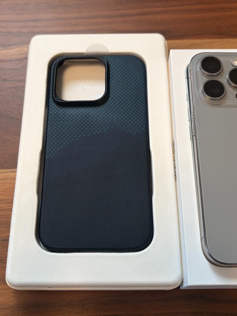 美品 iPhone 15 Pro 256GB ナチュラルチタニウム