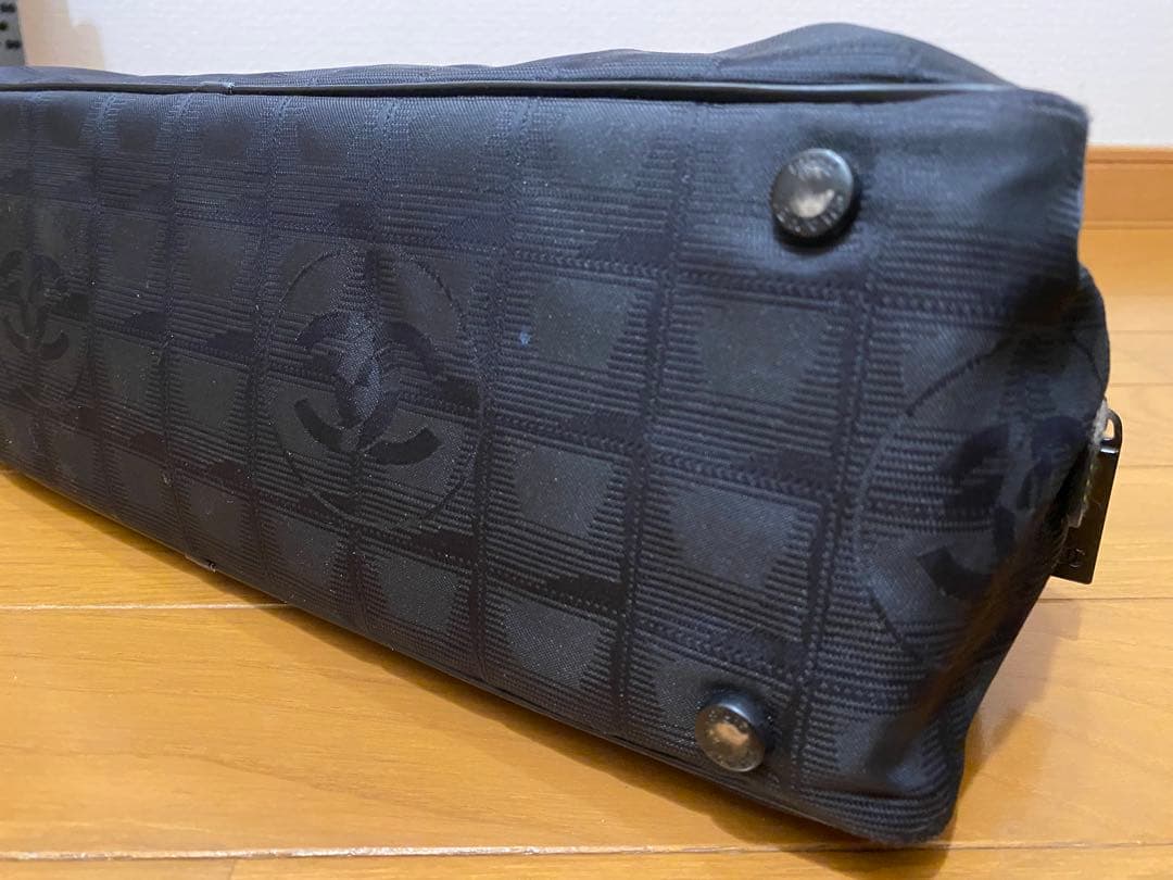 CHANELニュートラベルライン黒