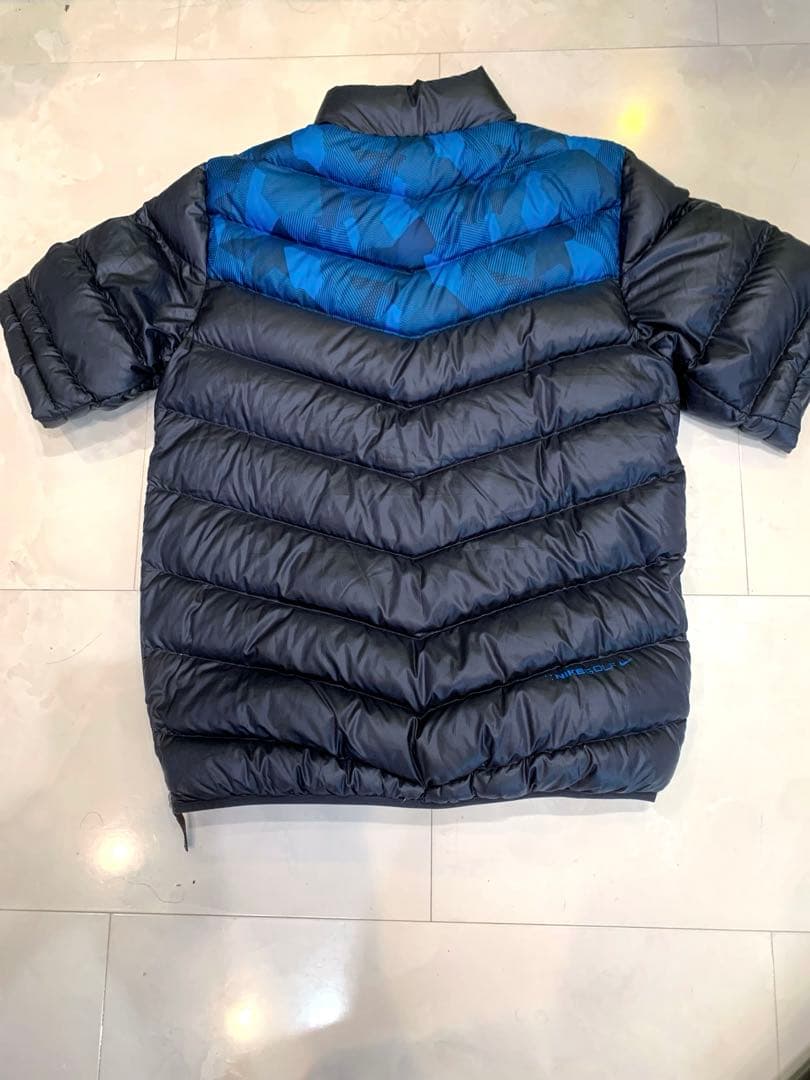 ほぼ未使用　ナイキゴルフ　半袖　軽量　ダウン