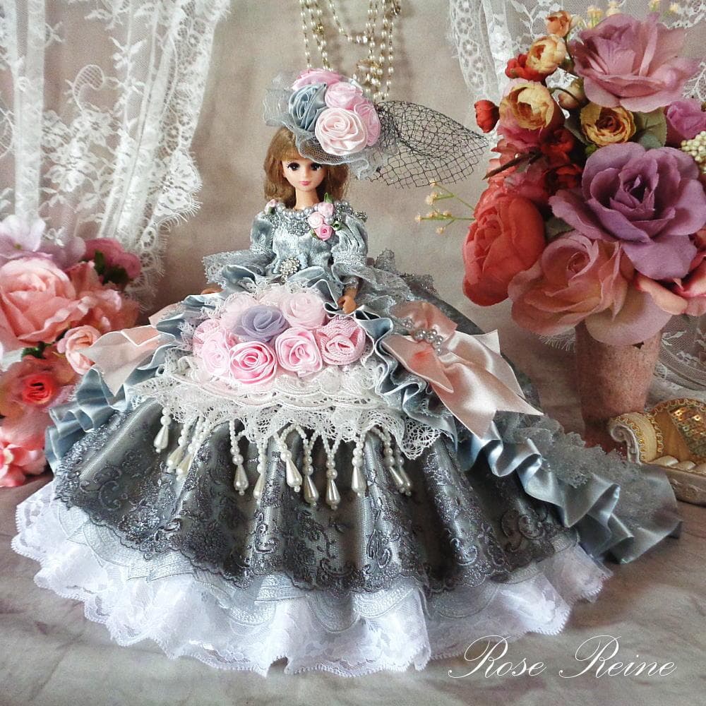 ★初売りセール エリザベス王妃 シルバーグレーのエレガントオーバートレーンドレス