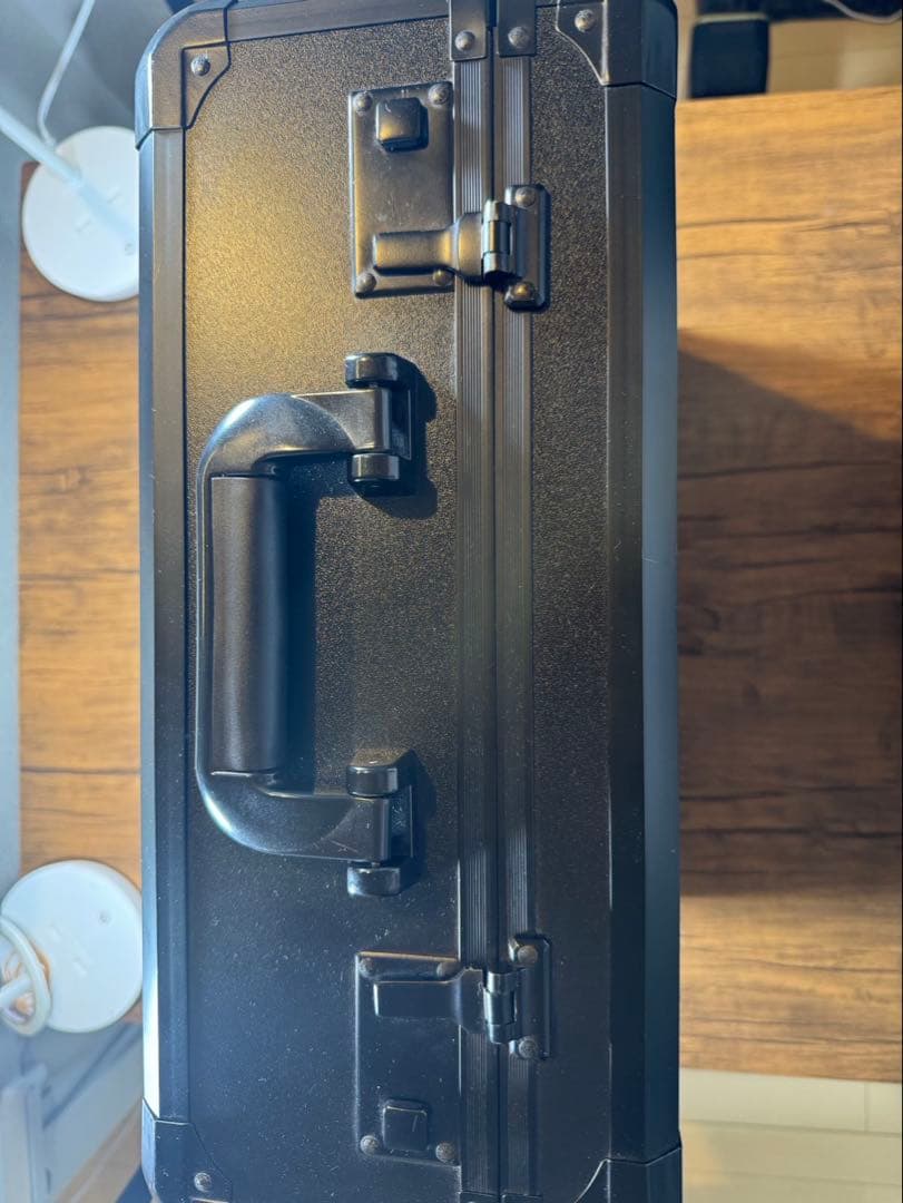 ！アルマンドLEDアタッシュケース！3本収納可能