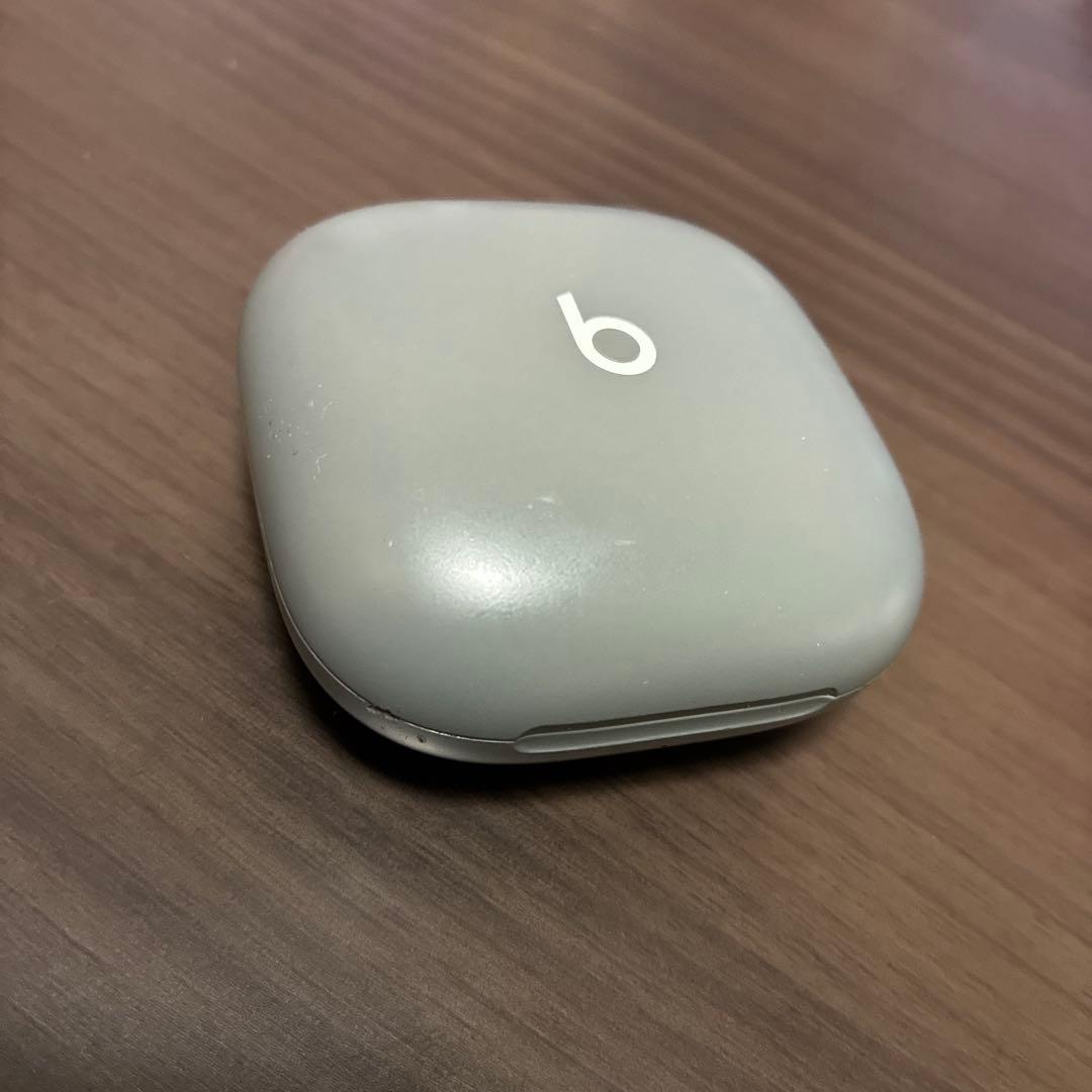 Beats ワイヤレスイヤフォン グレー 充電ケース付き