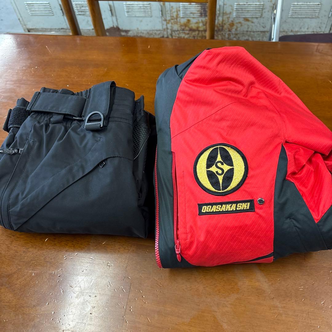 お彼岸、週末大特価　オガサカ赤と黒のスキーウェア上下
