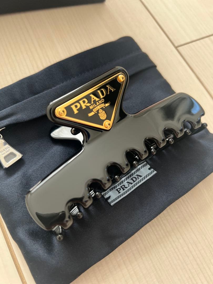 【試着のみ】 PRADA メタルクロウクリップ　トライアングル　バレッタ
