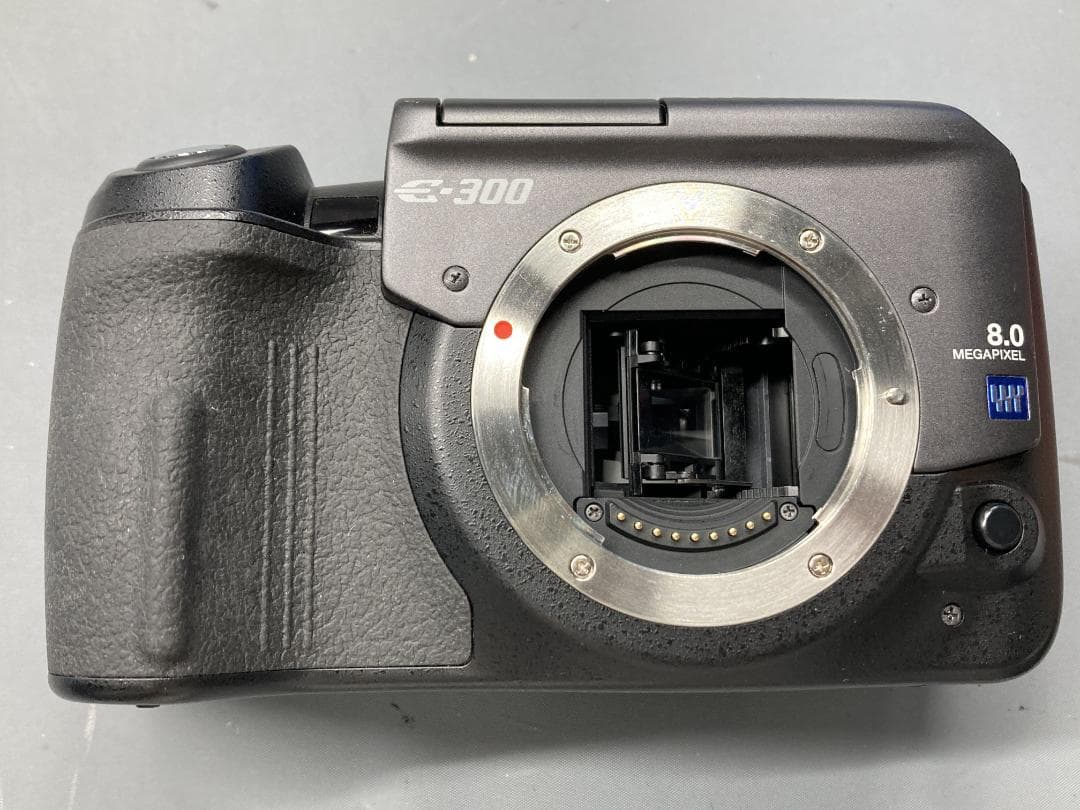 Olympus E-300 デジタル一眼レフカメラ CFは付属してません動作確認
