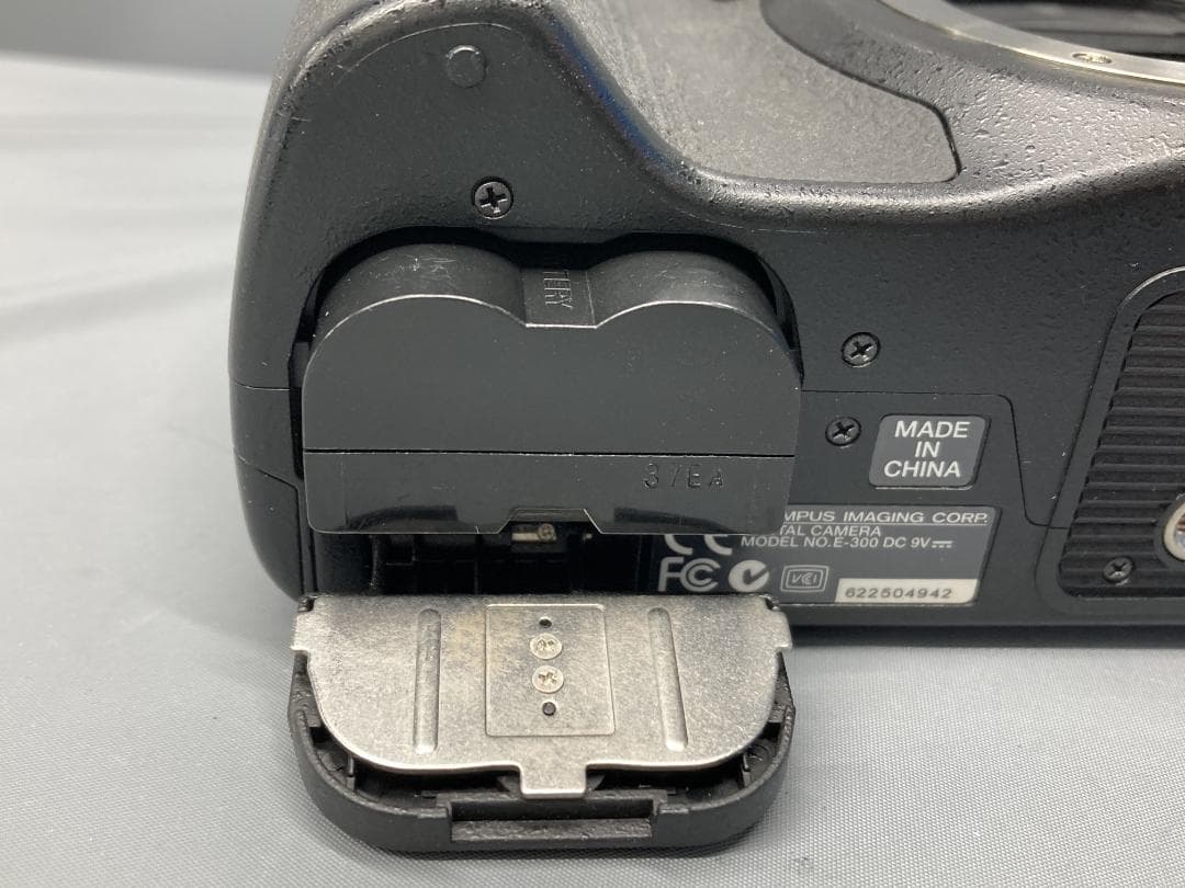 Olympus E-300 デジタル一眼レフカメラ CFは付属してません動作確認