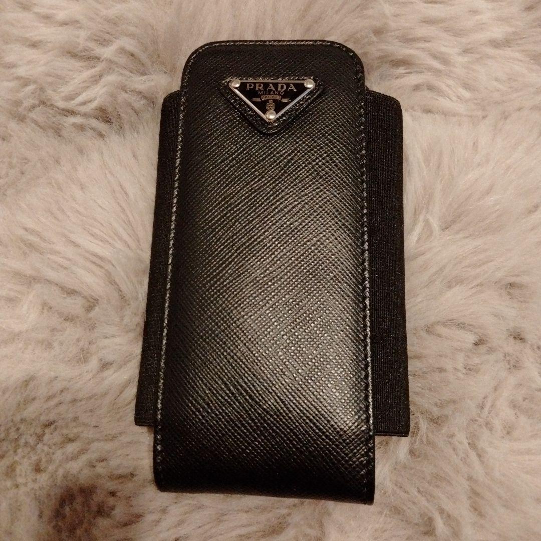 PRADA ブラックレザー スマホケース
