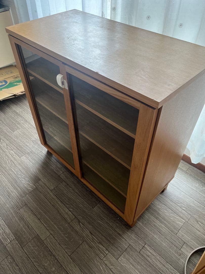 木製ガラス扉キャビネット 4段棚