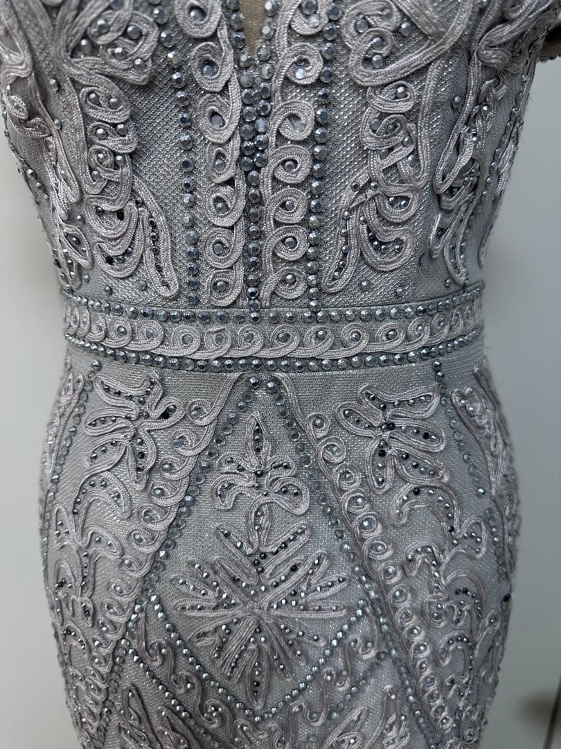 ビーズ装飾オフショルダーマーメイドドレス