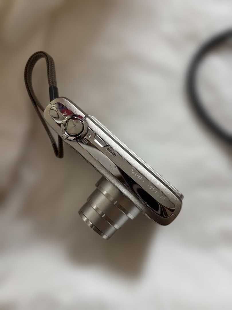 CASIO EXILIM 10.1メガピクセル コンパクトデジタルカメラ