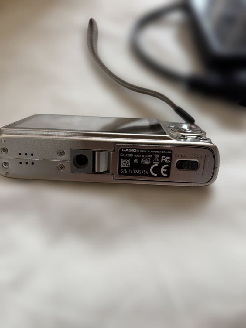 CASIO EXILIM 10.1メガピクセル コンパクトデジタルカメラ