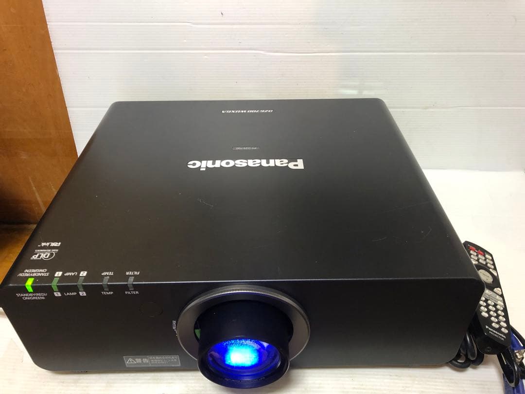 Panasonic PT-DZ6700L 6000ルーメン　ランプ使用976H
