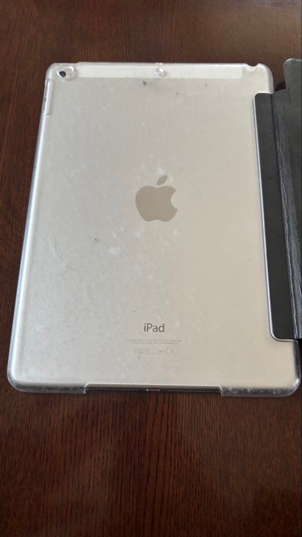 Apple iPad シルバー 本体 スタンドカバー付き