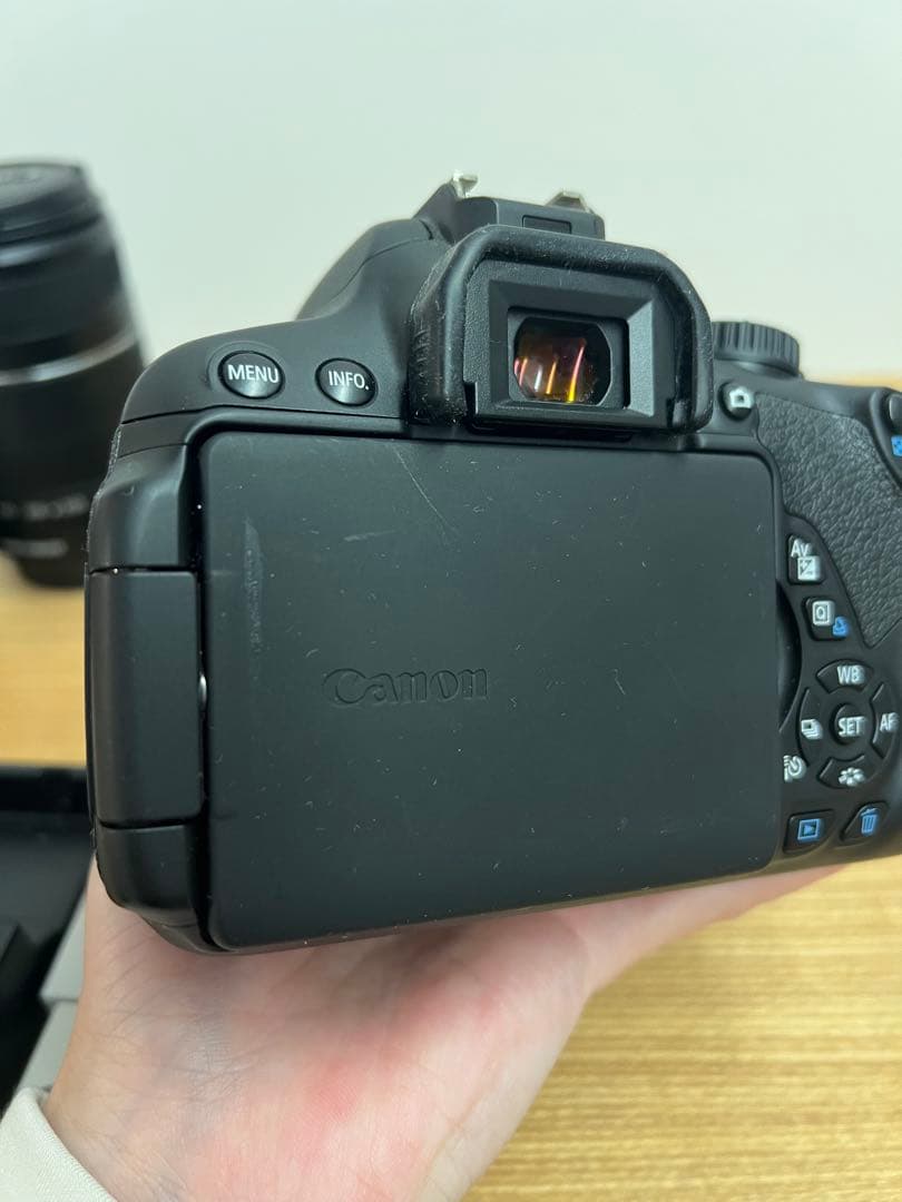 Canon EOS Kiss X6i ダブルズームキット｜18-55mm /