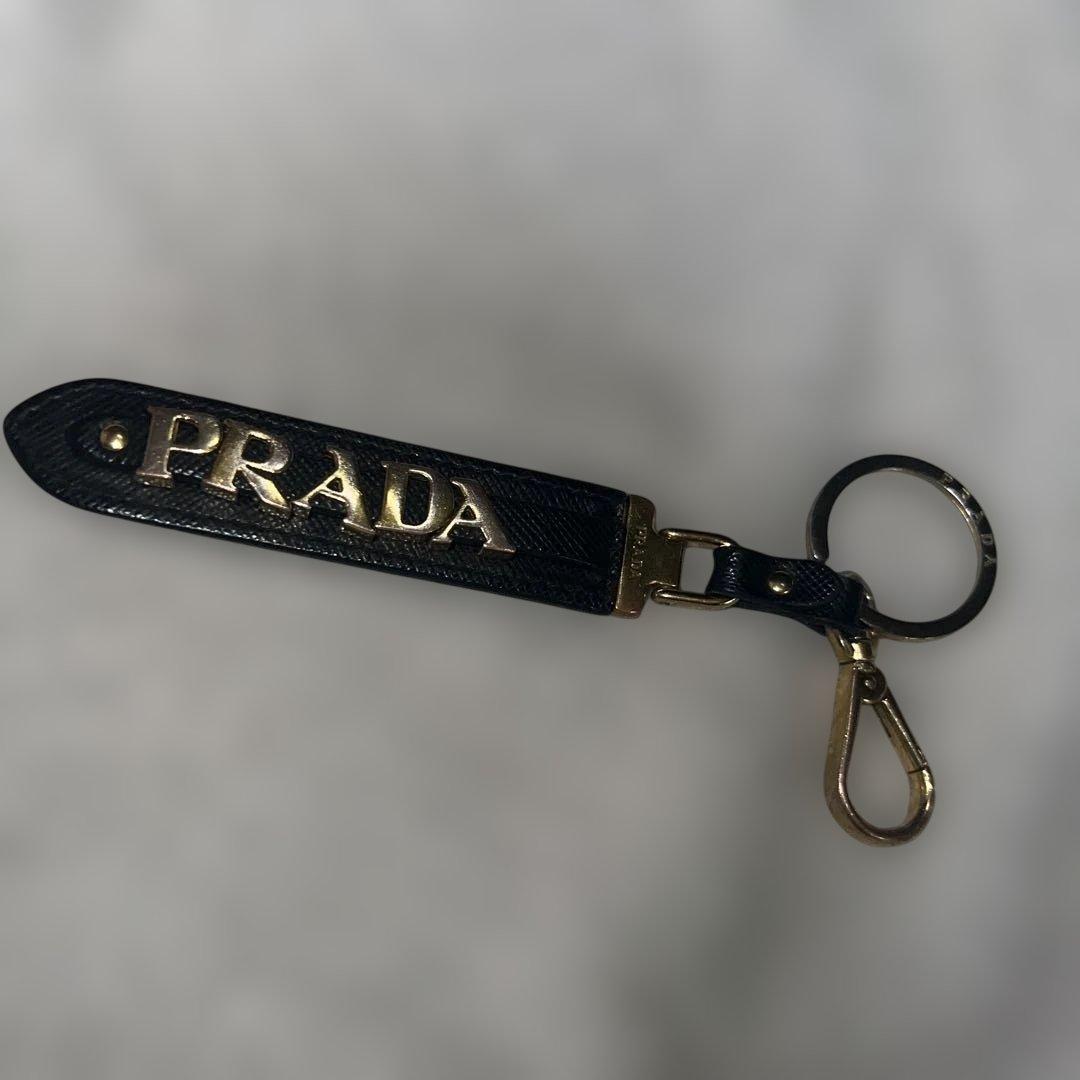 PRADA レザーキーリング　サフィアーノ