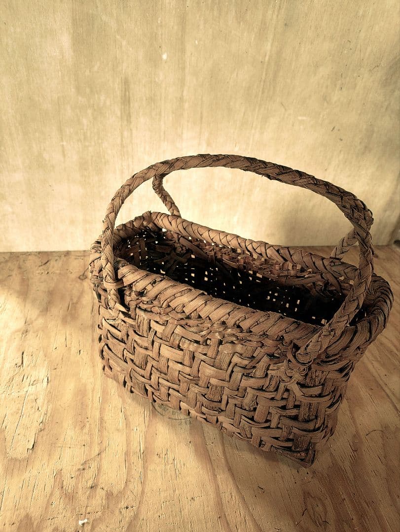 ピ*子様 信州安曇野の山葡萄かごバック。里山手仕事。