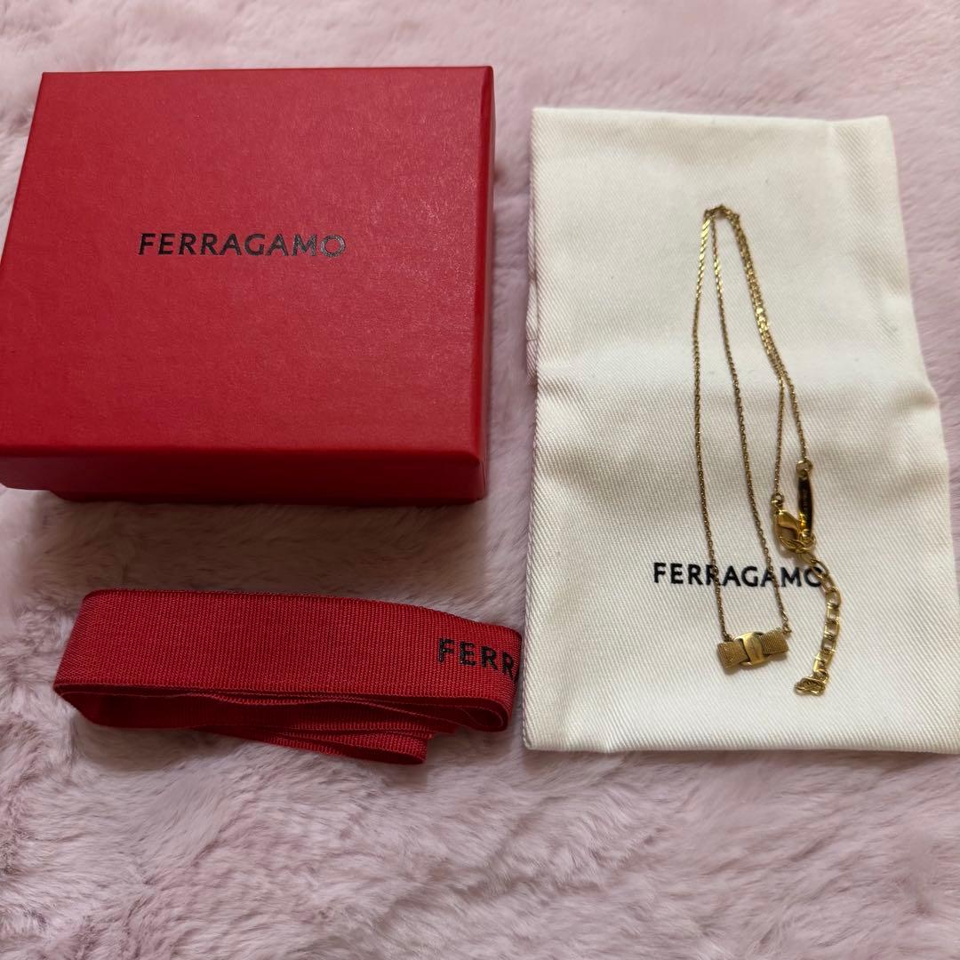 美品 Ferragamo サルヴァトーレ フェラガモ ネックレス ヴァラリボン