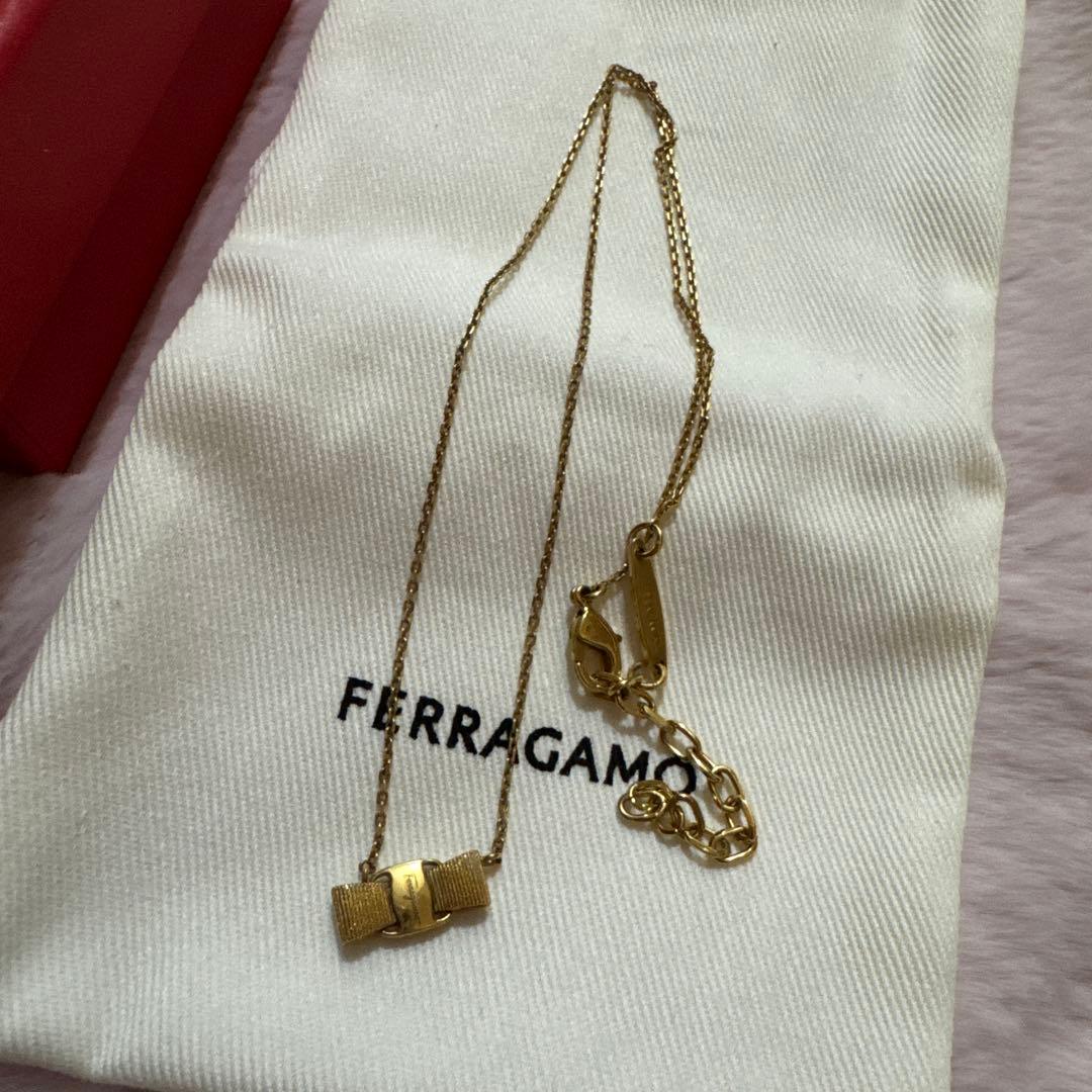 美品 Ferragamo サルヴァトーレ フェラガモ ネックレス ヴァラリボン
