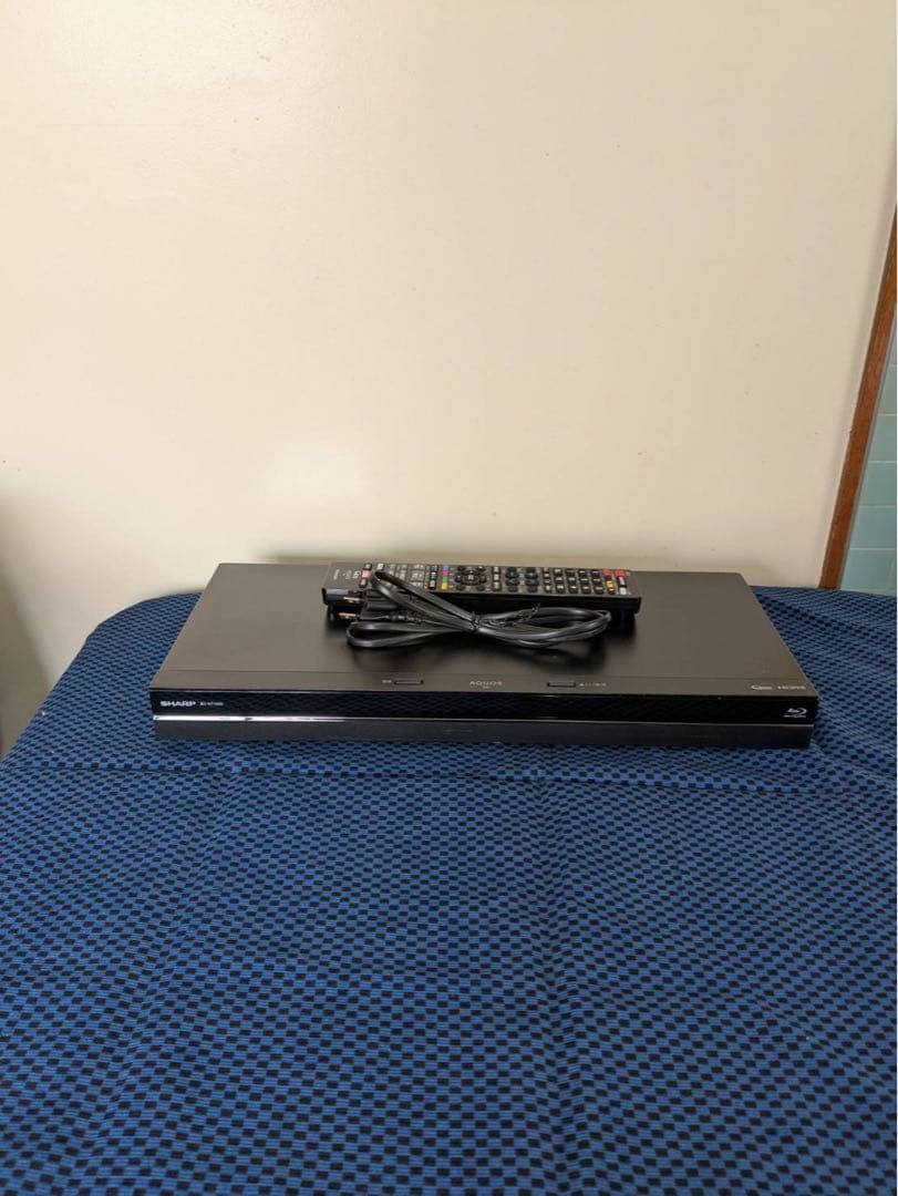 ブルーレイレコーダー 黒 リモコン付き