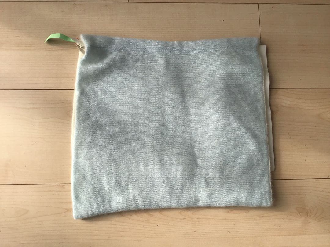 未使用に近いUTOカシミヤ100%リバーシブルネックウォーマー水色白スヌード