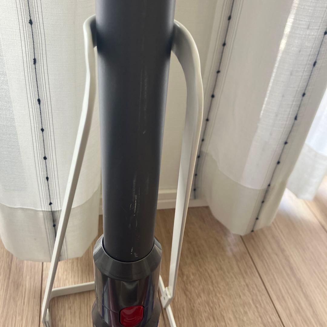 【値下げ！】ダイソン　V8fluffy dyson 台付き　掃除機