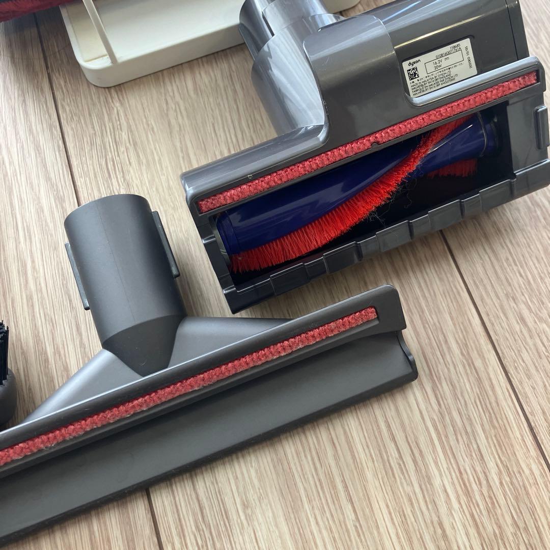 【値下げ！】ダイソン　V8fluffy dyson 台付き　掃除機