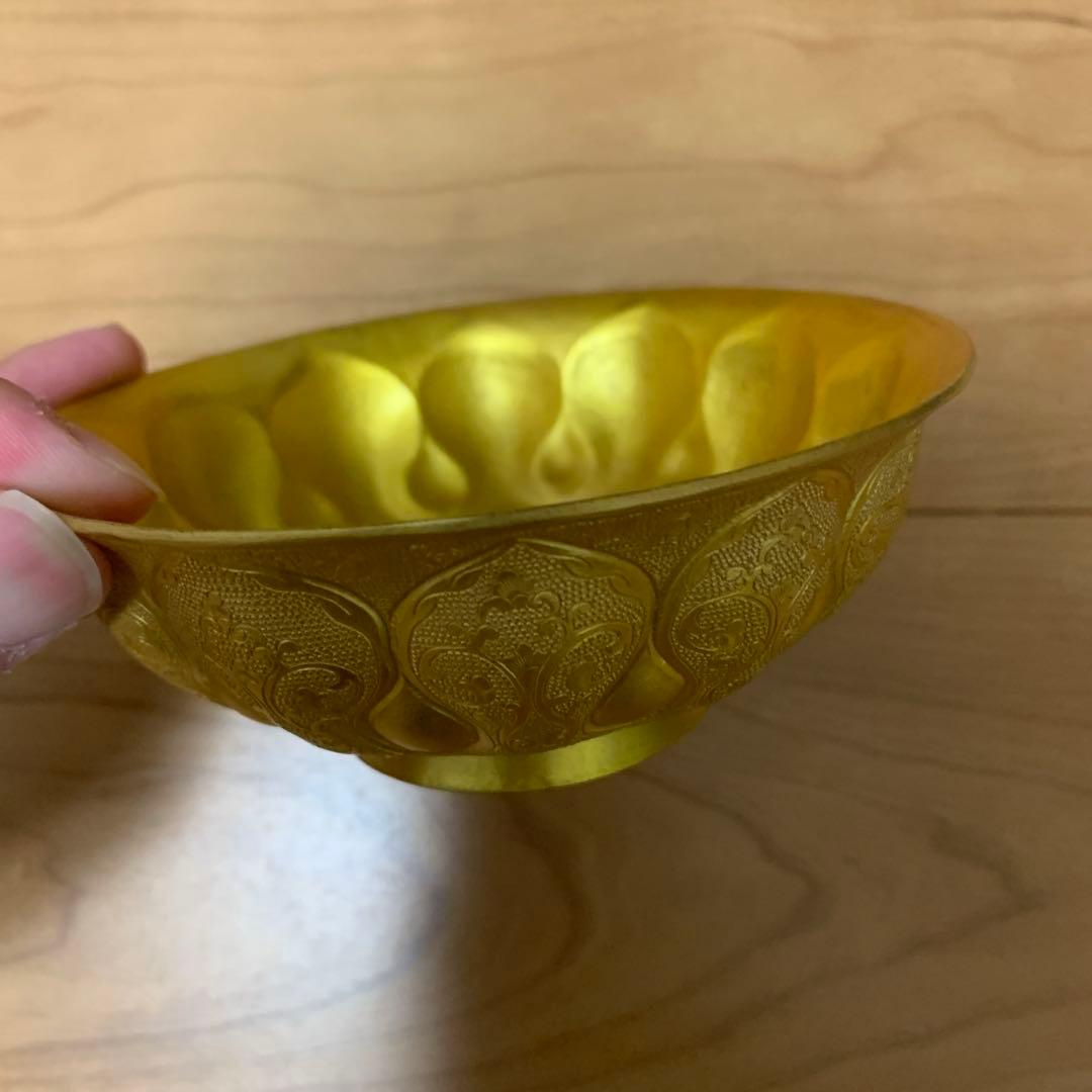 金色 彫刻模様 丸型工芸品