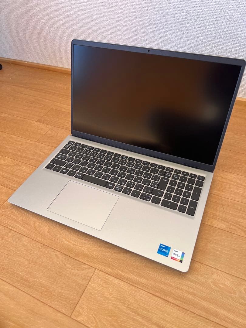 DELL Inspiron 15 3520 シルバー
