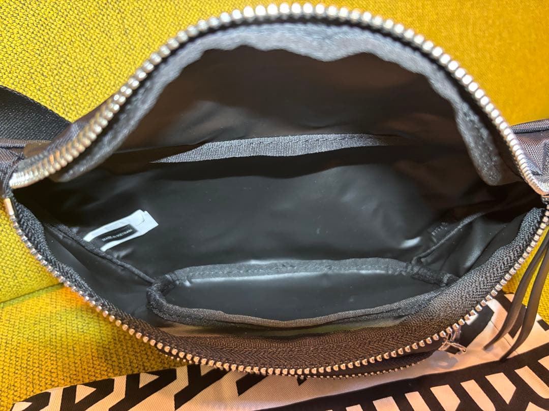 【超美品】MARC JACOBS マークジェイコブス ボディバック