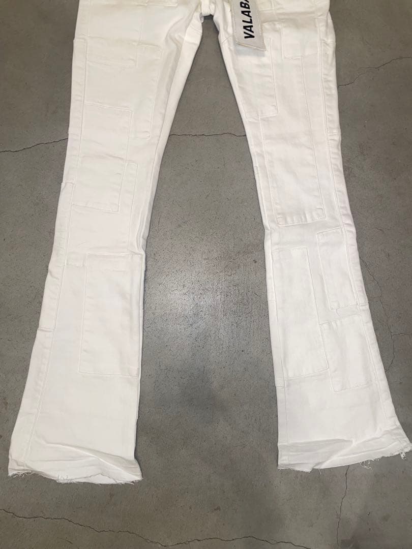 VALABASAS ホワイト ブーツカットデニム　28