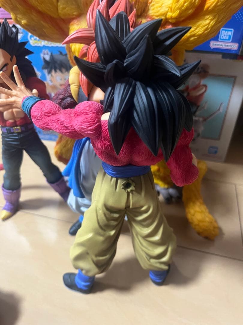 ドラゴンボールフィギュア　一番くじ　グレイテストサイヤン　超サイヤ人4