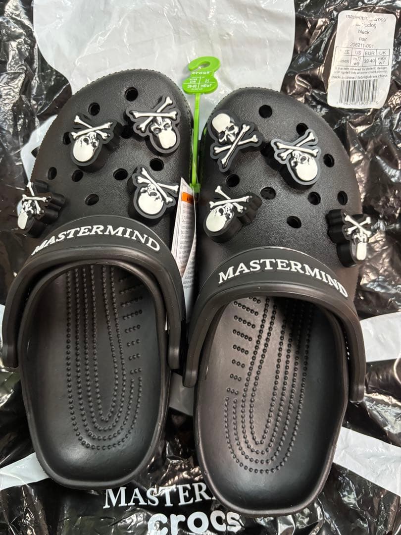 新品 mastermind JAPAN × Crocs サンダル