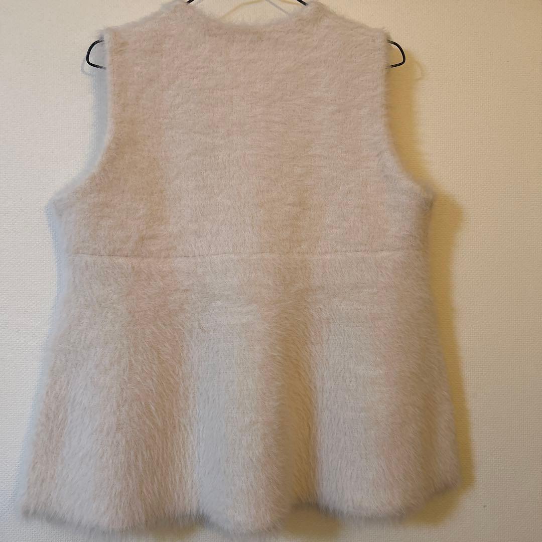 トゥモローランド　　フェザーヤーン ペプラムベスト　新品　タグ付　人気完売品